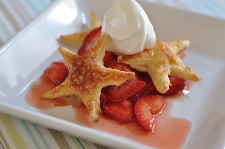 Quick and easy strawberry shortcake with puff pastry